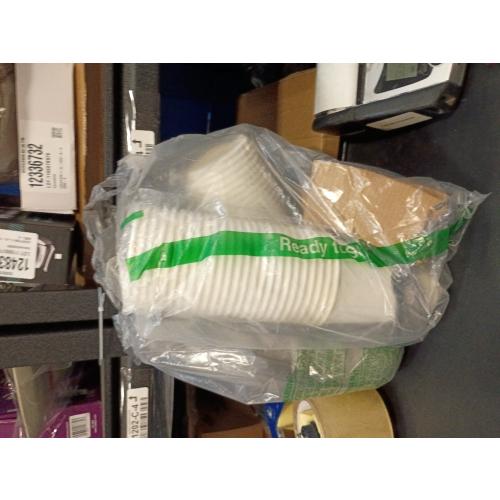 Amazon Basics Disposable Paper  coffee Cups with lids for Hot and Cold Beverages, 12 ounces, White,