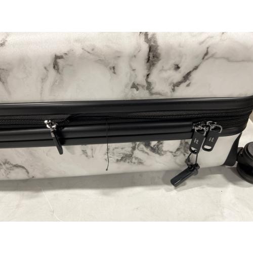 IT  Carry-On (This doesn't go down)