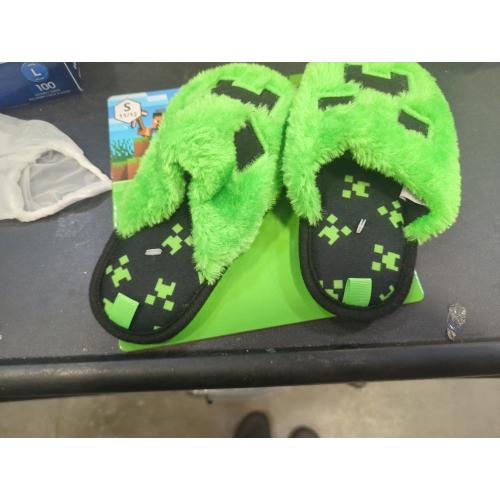 Size S 11-12 Color Green Minecraft Creeper Green Slippers