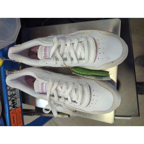 Reebok Women's (SIZE 6 1/2)