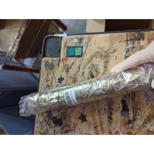 Snowflake Placemats Set of 6,Rouhuhura 15 inch Christmas Placemats Decorations Snowflake Tablemats Hollow Out Design Round Vinyl Place Mats Dining Table Setting Kitchen Table Mats for Christmas(Gold)