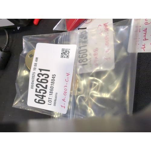 MAXCHEER Guitar Input Jack Socket Plate Output Loaded Boat Style 1/4 Inch with Screws for Fender Stratocaster Strat St Mono Electric Guitar for Electric Guitar Replacement Parts (Gold)