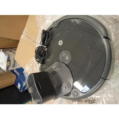 iRobot Roomba 694 Robot Vacuum-Wi-Fi Connectivity, Personalized Cleaning Recommendations, Works with Alexa, Good for Pet Hair, Carpets, Hard Floors, Self-Charging, Roomba 694