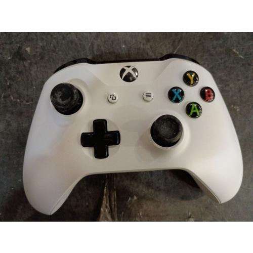 Microsoft Xbox One Wireless Video Gaming Controller, White (Renewed)