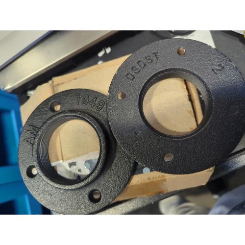 Industrial Pipe Floor Flange, Heavy Duty Malleable Iron Pipe Fittings, Wall Mounted Vintage DIY Threaded Flange for Decoration Steampunk Furniture Vintage Project, Black(4 Pack, 2 Inch)