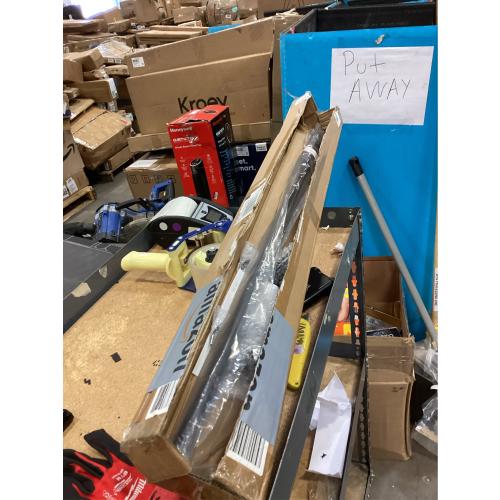 43 Iron Wardrobe Assistant Corner