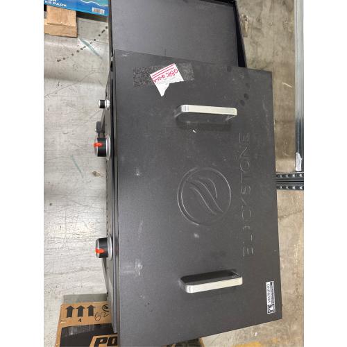 Blackstone Original 2-Burner 28 Propane Omnivore Griddle with Hard Cover - Walmart Business Supplies (used - see in the pictures)