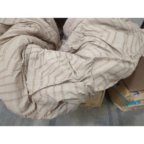 Size Queen Comforter color albaricoque