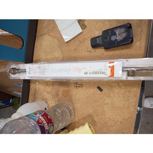 Kenny 28in x 48in curtain rod