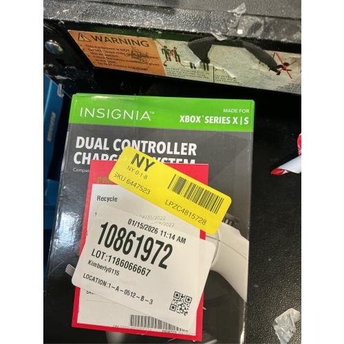 INSIGNIA Dual Controller Charging System for Xbox Series X|S - Black