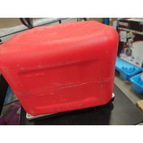 Scepter USA 2-Gallon Plastic Gasoline Can 2-gpm Manual