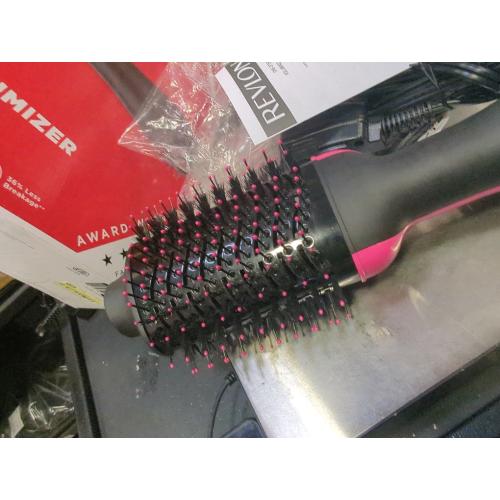 REVLON One-Step Volumizer Hair Dryer and Styler | Less Frizz, More Shine, and Less Heat Damage for Fast and Easy Salon-Style Blowouts, for All Hair Types and Lengths (Black)