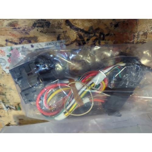 TRQ Ignition Starter Switch Compatible with 2000-2002 Chevrolet 2000-2002 GMC