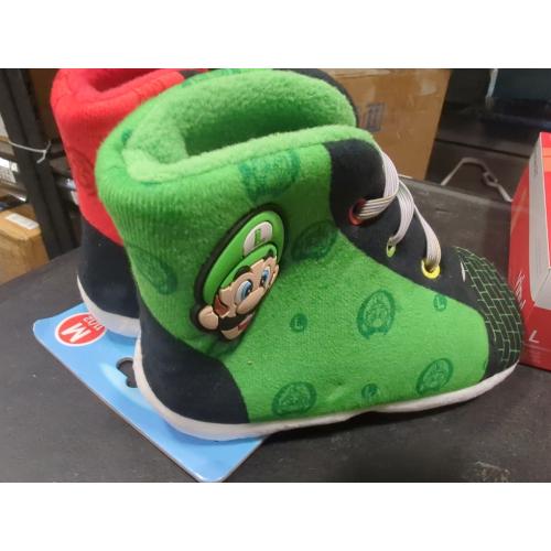 Size M11/12 Color red and green Nintendo Boys Mario and Luigi slippers
