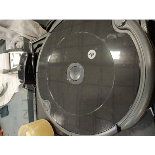 iRobot Roomba 694 Robot Vacuum-Wi-Fi Connectivity, Personalized Cleaning Recommendations, Works with Alexa, Good for Pet Hair, Carpets, Hard Floors, Self-Charging