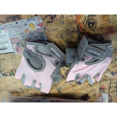 ihuan New Breathable Workout Gloves for Women & Men - No More Sweaty & Full Palm Protection Gym Exercise, Cycling， Fitness, Weightlifting, Pull-ups, Deadlifting, Rowing