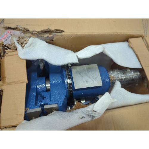 Heavy Duty Bench Vise, 4 Inch Jaw Width and Opening, 360° Swivel Base with Anvil, Multipurpose Clamp & Combination Pipe Vise for Woodworking, Metalworking, Conduit Work