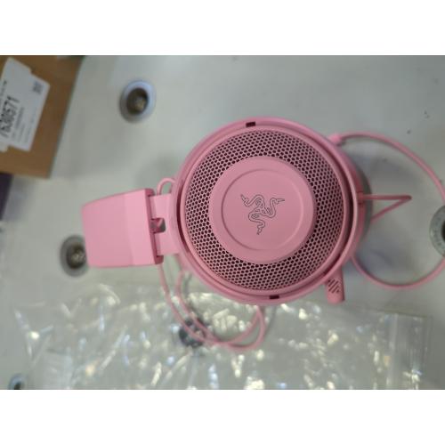 Pink and Grey Razer Kraken Gaming Headset: Lightweight Aluminum Frame, Retractable Noise Isolating Microphone, For PC, PS4, PS5, Switch, Xbox One, Xbox Series X & S, Mobile, 3.5 mm Audio Jack - Quartz Pink