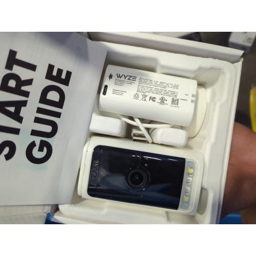 WYZE Battery Cam Pro, Wireless, No Hub, 2K HDR IP65 Outdoor/Indoor Smart Security Camera, Color Night Vision, Integrated Spotlight & Siren, Rechargeable Battery, 2-Way Audio, White, 1-Pack (Renewed)