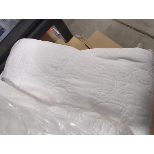 EVERGRACE 100% Cotton Paisley Quilt Set, Oversized King 3 Piece Set – Prewashed Lightweight Bedspread with 2 Shams, Soft & Breathable Matelasse Coverlet for All-Season Comfort, Bright White