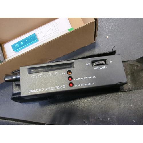 Black MIUONO Diamond Tester, Professional Diamond Gem Tester Pen with 10x Magnifier and Tweezers for Novice and Expert (Battery Included)