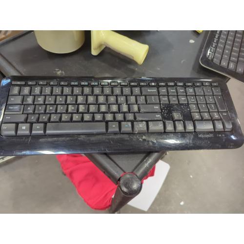 Microsoft Wireless Desktop. Wireless Keyboard and Mouse Combo. Snap-in USB Transciever.