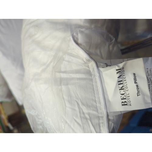 Beckham Hotel Collection Bed Pillows Queen/Standard Size Set of 2 - Down Pillow for Sleeping - Back, Stomach or Side Sleepers