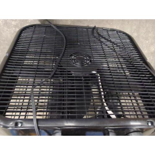 Lasko B20401 Decor Box Fan, 20, Black