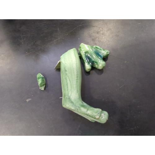 Green Resin Three Sitting Frogs with Leaf Bowl Decorative Planter