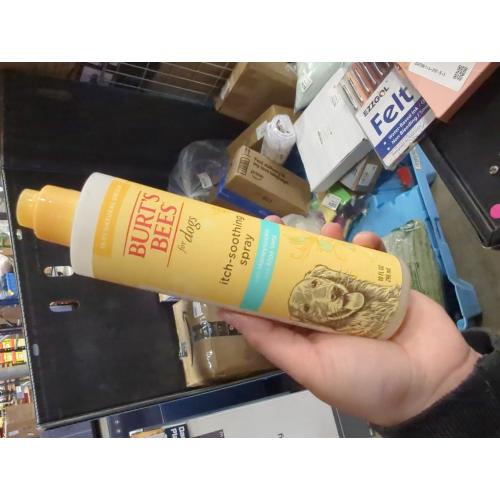 Burt's Bees Honeysuckle Dog Soothing Itch Spray 10 oz
