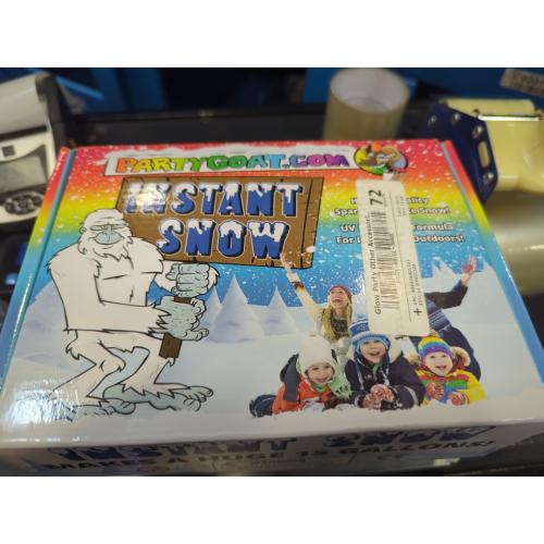 15 Gal PARTY GOAT Bulk Fake Snow Powder for Outdoor & Indoor use. 39oz Makes 15 Gallons of Instant Snow for Sensory Play. Make Artificial Snowballs. Just Add Water. Magic Fun for Kids