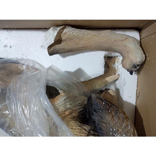 Large Wolf Garden Statue (broken legs; see the pictures)