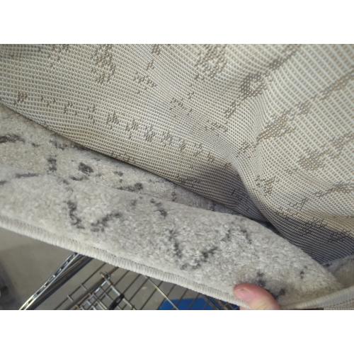 Size Small/medium Color Grey Rug diamond pattern