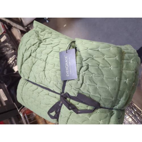 EverGrace Luxury Velvet Quilt Set Queen Size 3 Piece, Soft Cross-Stitch Velvet Comforter Set with Pillow Shams, Lightweight Coverlet Bedspread Bedding Set for All Seasons, Loden Green