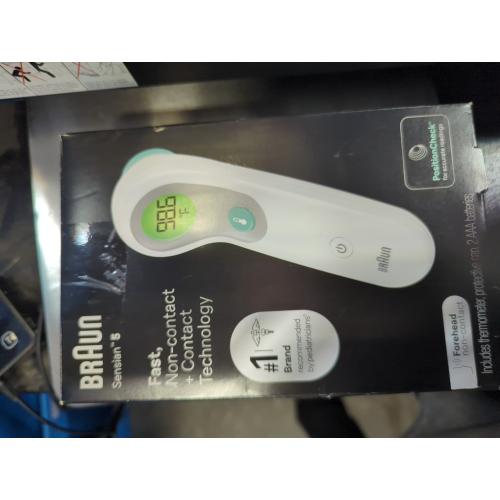 Braun White No Touch Ear and Forehead Infrared Thermometer 1 pk