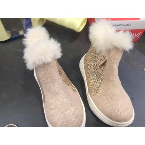 Size 6 kids Color brown fur lined boots