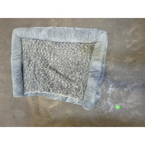 Generic Comfort Cut Plush Dog Bed for Big Dogs, Square, Indoor (Gray)
