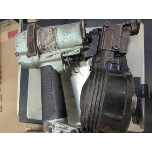 Metabo HPT Roofing Nailer, Pro-preferred Pneumatic Power Nailers, Ideal for Asphalt Roofing Shingles, 16 Degree 7/8″ to 1-3/4″ Roofing Nails, NV45AB2