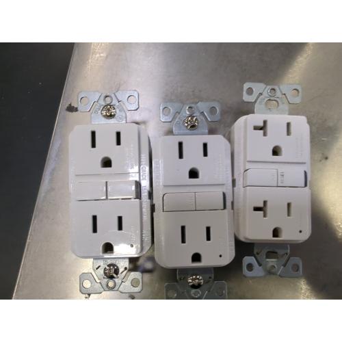 Eaton 15 -Amp 125-volt Tamper Resistant GFCI Residential Decorator Outlet , White 3 -Pack