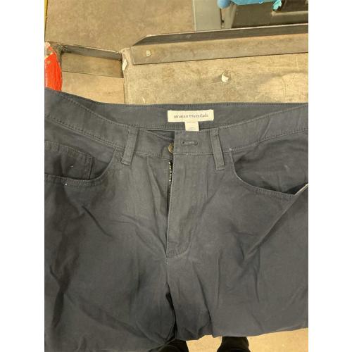 31 x 32 Amazon Essentials Mens Slim-Fit Casual Stretch Chino Pant