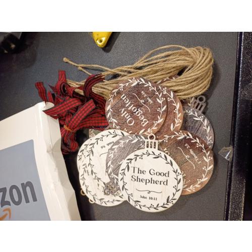 Blulu 24 Pcs 2026 Names of Jesus Advent Christian Christmas Hanging Ornaments Bulk Religious 3 Inch Wood Ornaments with Savior Names for Christmas Tree Decoration(Black, White, Brown,Round)