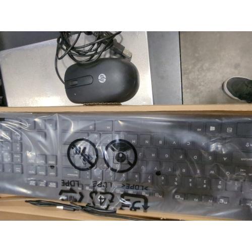 HP Z820 Workstation With Keyboard and Mouse