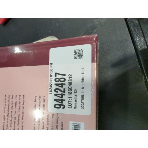 Rihanna - by  Terry Newman (Hardcover)