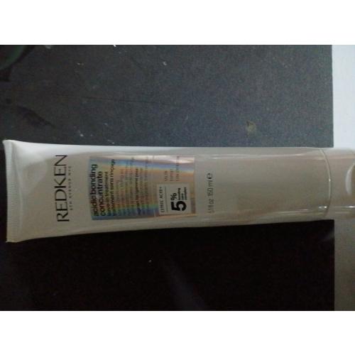 Redken Acidic Bonding Concentrate Leave In Conditioner - For Weak & Damaged Hair, Bond Building & Strengthening Hair Repair Treatment, Smooths & Provides Heat Protection