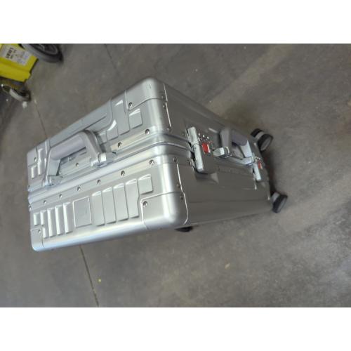 All Aluminum Carry On Luggage 22x14x9 Airline Approved，Hard Shell Carry On Luggage, Zipperless Luggage Aluminum Suitcase Luggage (sliver, 20inch)