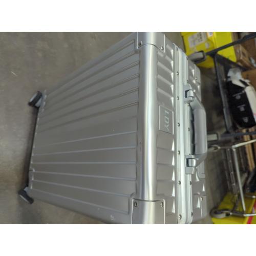 All Aluminum Carry On Luggage 22x14x9 Airline Approved，Hard Shell Carry On Luggage, Zipperless Luggage Aluminum Suitcase Luggage (sliver, 20inch)