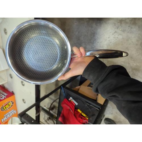 Innerwell Stainless Steel Frying Pan 8 Inch Nonstick Honeycomb Coatings Skillet for Eggs & Omelettes-Non Toxic Healthy Kitchen Cooking Pan Compatible with All Cooktops