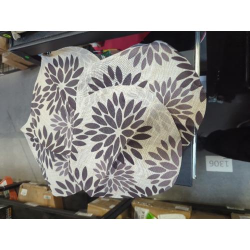 Artoid Mode Black Dahlia Plastic Round Placemats Set of 4, 14 Inch Seasonal Wipeable Woven Vinyl Table Mats for Farmhouse Party Kitchen Dining Decor