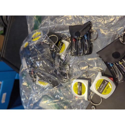 Mini Screwdriver Keychain Tape Measure Keychains Set Retractable Keychain Tape Measure Mini Screwdrivers in Pouch Keychain for Birthday Party Favors and Daily Use, 1 m/ 3 ft (24 Pcs)