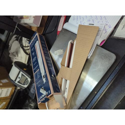 Conair Double Ceramic Flat Iron, 1-Inch Flat Iron Hair Straightener, Five Heat Settings, Extra Long Floating Plates, White